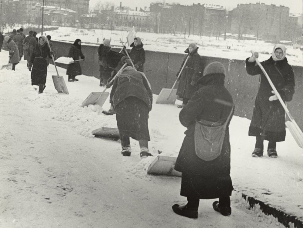 Clearing the snow, 1941-1944